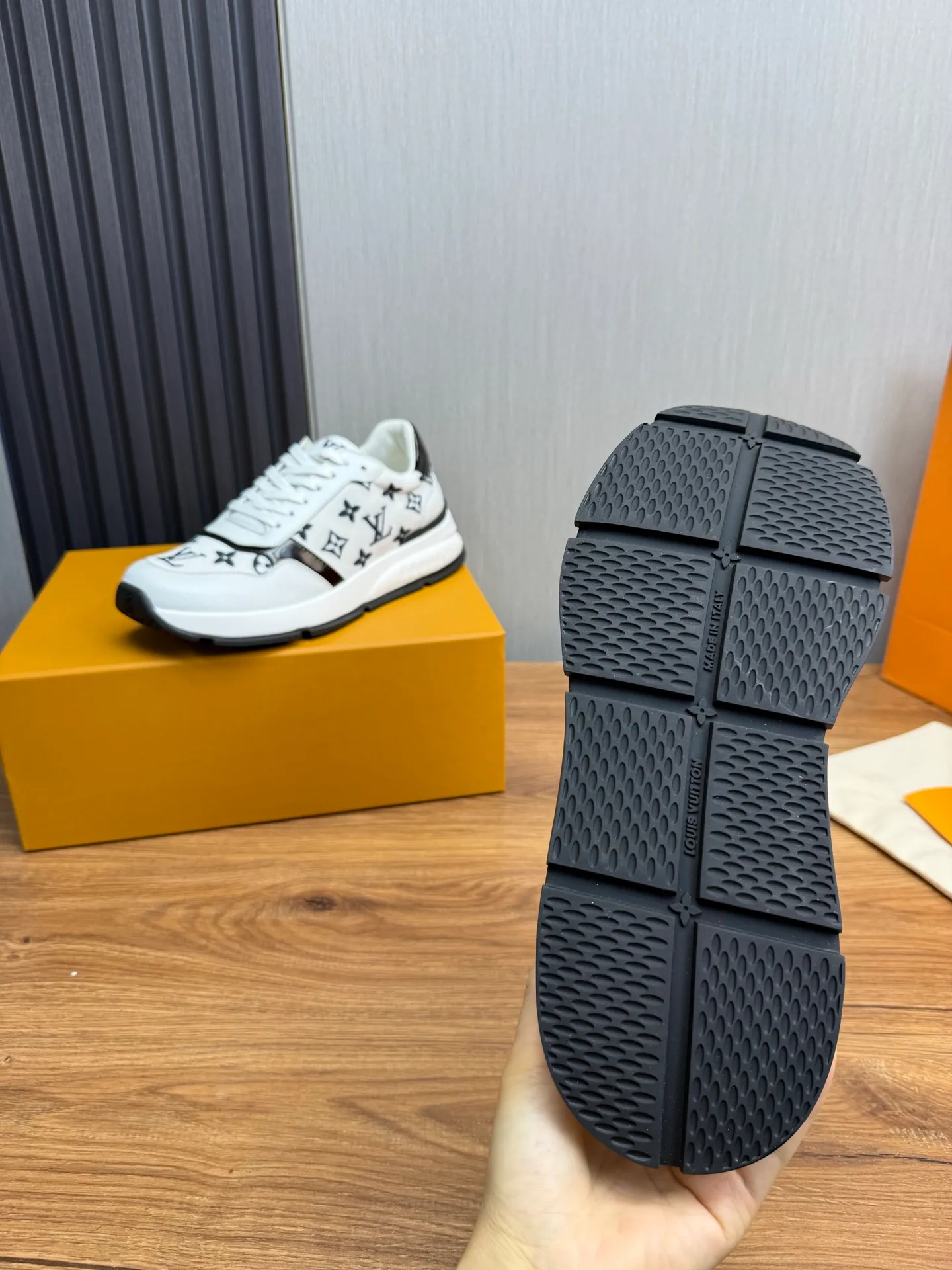 Men's shoes 💰800💰 LOUIS VUITTON [Luden Yiwei] Brand new trendy Lv is on the market 🎁, casual and fashionable men's shoes 👟Original 1:1 shipment✅ The upper is made of imported brand leather + cowhide lining, the original wear-resistant rubber outsole, the version is simple and elegant, exclusive for trendy men. 38-44 (customized at 38.45)
